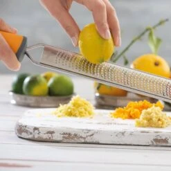 Grattugia Zester A Lama Fine 3,6x39cm Inox Decora -Peroni Kitchen Negozio grattugia lama fine decora 36 x 39 cm 1