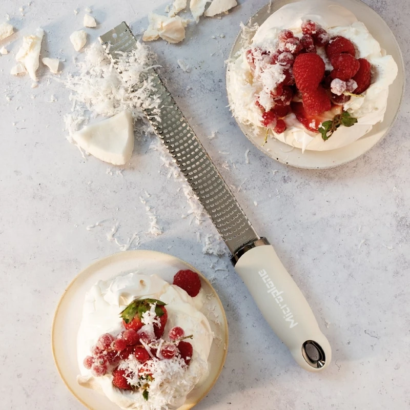 Grattugia Microplane 46323 Zester Premium Classic Avorio 4 Grattugia Microplane 46323 Zester Premium Classic Avorio - immagine 4