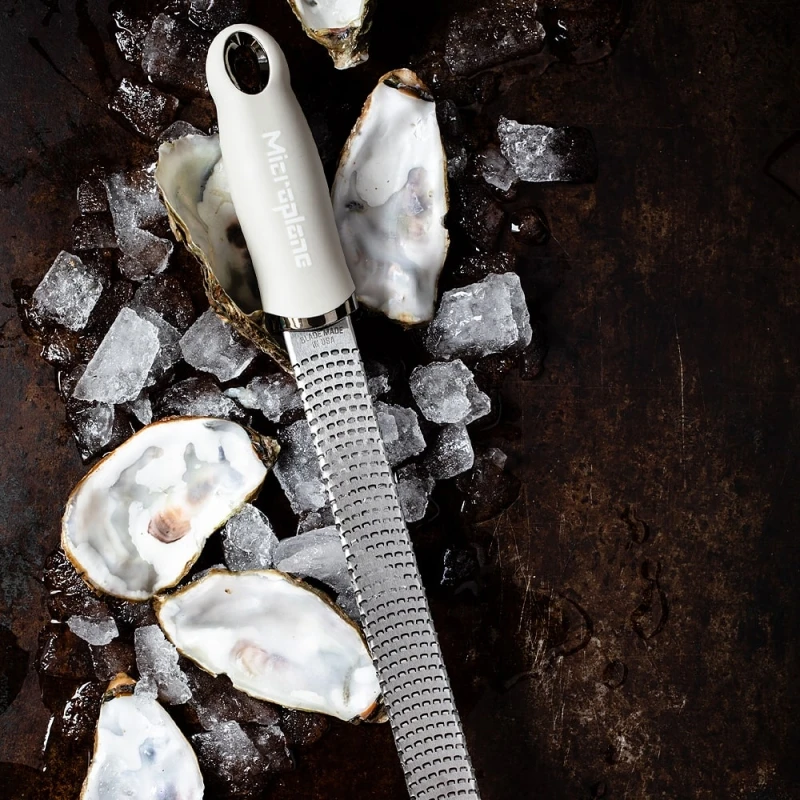 Grattugia Microplane 46323 Zester Premium Classic Avorio 5 Grattugia Microplane 46323 Zester Premium Classic Avorio - immagine 5