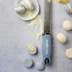 Grattugia Microplane Serie Premium Lama Zester Blu Carta Da Zucchero 46227 -Peroni Kitchen Negozio grattugia microplane serie premium lama zester carta da zucchero 46227 2