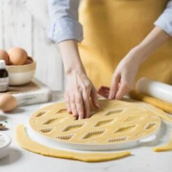Griglia Tagliapasta Ø30cm A Trama Tradizionale Per Crostata/pastiera Decora -Peroni Kitchen Negozio griglia tagliapasta per crostata e pastiera 30 cm 2