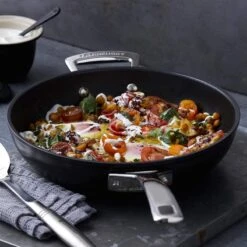 Les Forgèes Padella Alta 26cm 1M+1 In Alluminio Antiaderente Le Creuset -Peroni Kitchen Negozio padella alta o26cm in alluminio antiaderente les forgees le creuset 3