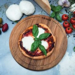 Pizza Board Friends Tagliere Per Pizza Rotondo M Ø29cm In Legno Boska -Peroni Kitchen Negozio pizza friends tagliere per pizza rotondo m 29cm in legno boska 1