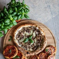 Pizza Board Friends Tagliere Per Pizza Rotondo XXL Ø47cm In Legno Boska -Peroni Kitchen Negozio pizza friends tagliere per pizza rotondo xxl o47cm in legno boska 2