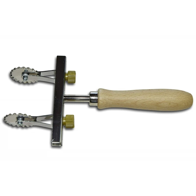 ROTELLA TAGLIA PASTA REGOLABILE 2 LAME DENTATE IN ACCIAIO E MANICO IN LEGNO 1 ROTELLA TAGLIA PASTA REGOLABILE 2 LAME DENTATE IN ACCIAIO E MANICO IN LEGNO