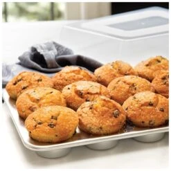 Stampo NATURALS MUFFIN 12 Impronte Ø6,3cm + Coperchio NW45593 Nordic Ware -Peroni Kitchen Negozio stampo 12 cup muffin pan c copertura 3