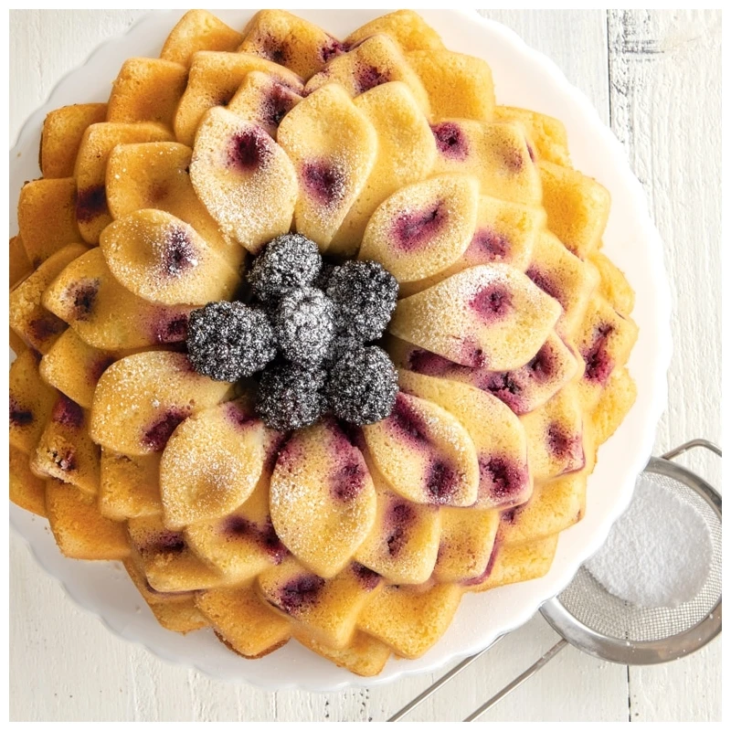 Stampo BLOSSOM BUNDT PAN Ø26,1cm H9,6cm NW87537 Nordic Ware 3 Stampo BLOSSOM BUNDT PAN Ø26,1cm H9,6cm NW87537 Nordic Ware - immagine 3