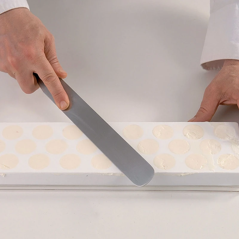 FIAMMA Stampo Gelato In Silicone 26 Impronte Ø3cm H3,5cm + Vassoio Silikomart 5 FIAMMA Stampo Gelato In Silicone 26 Impronte Ø3cm H3,5cm + Vassoio Silikomart - immagine 5