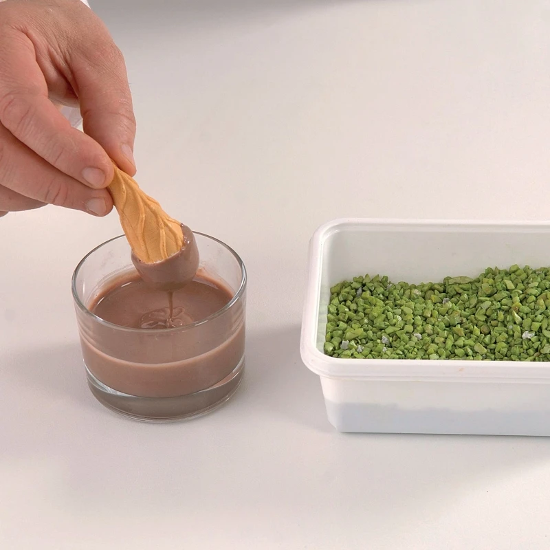 FIAMMA Stampo Gelato In Silicone 26 Impronte Ø3cm H3,5cm + Vassoio Silikomart 7 FIAMMA Stampo Gelato In Silicone 26 Impronte Ø3cm H3,5cm + Vassoio Silikomart - immagine 7