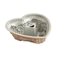 Stampo FLORAL BOUQUET BUNDT PAN 23,6x23,8cm H6,6cm NW96448 Nordic Ware 10 Stampo FLORAL BOUQUET BUNDT PAN 23,6x23,8cm H6,6cm NW96448 Nordic Ware -Peroni Kitchen Negozio stampo floral bouquet 236x238cm h66cm nw96448 nordic ware 4