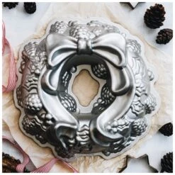 Stampo HOLIDAY WREATH PAN Ø29,2cm H8,3cm NW85348 Nordic Ware -Peroni Kitchen Negozio stampo holiday wreath pan 3