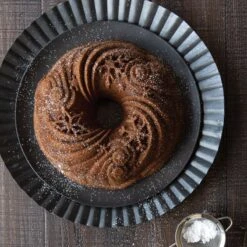 Stampo LET IN SNOW BUNDT PAN Ø24,10cm H8,9cm NW93648 Nordic Ware -Peroni Kitchen Negozio stampo let in snow bundt pan o2410cm h89cm nw93648 nordic ware 2
