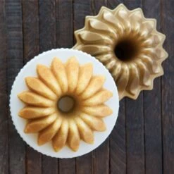 Stampo LOTUS BUNDT PAN Ø21,1cm H9,1cm NW84177 Nordic Ware -Peroni Kitchen Negozio stampo lotus bundt gold 2