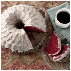 Stampo STAINED GLASS BUNDT Ø25,9cm H7,9cm NW88737 Nordic Ware 8 Stampo STAINED GLASS BUNDT Ø25,9cm H7,9cm NW88737 Nordic Ware -Peroni Kitchen Negozio stampo stained glass bundt nordic ware 2