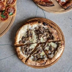 Pizza Board Friends Tagliere Per Pizza Rotondo L Ø34cm In Legno Boska -Peroni Kitchen Negozio tagliere ppizza tdoquercia cm34 2