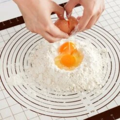 Lekue Tappetino Da Pasticceria Antiaderente In Silicone 60x40cm Lekuè -Peroni Kitchen Negozio tappetino da pasticceria antiaderente in silicone 60x40cm lekue 2