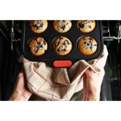 Woll Let's Bake! Stampo Muffin Antiaderente 12 Impronte Ø7cm H3,3cm WB05 -Peroni Kitchen Negozio woll let s bake stampo muffin antiaderente 12 impronte o7cm h33cm wb05 2